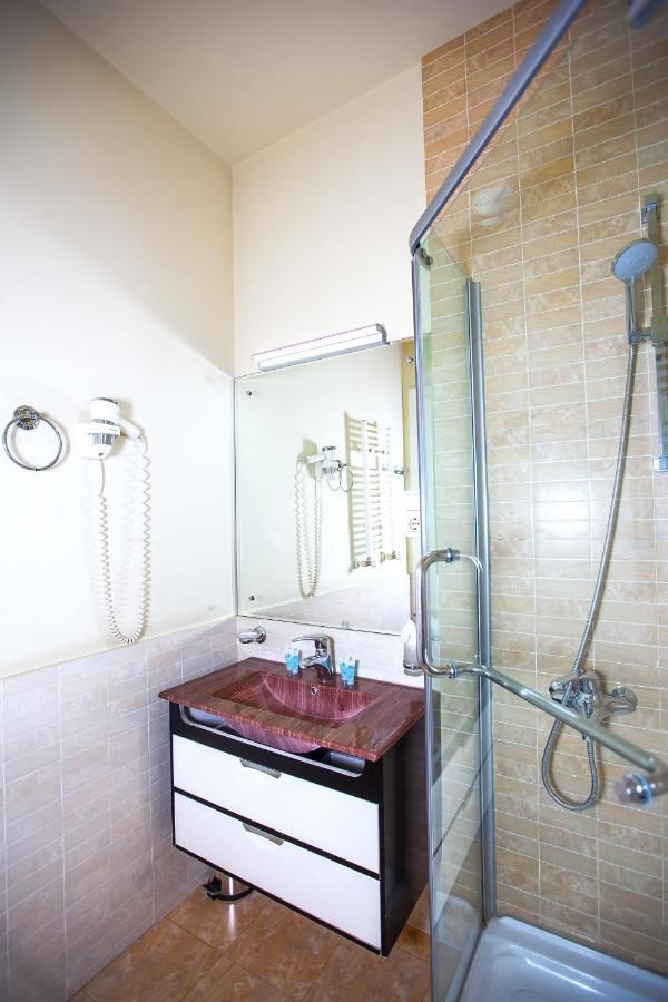 Отель Rustaveli Hotel Тбилиси-45