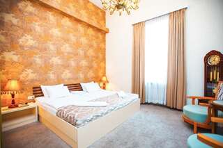 Отель Rustaveli Hotel Тбилиси Улучшенный номер с кроватью размера «queen-size»-8